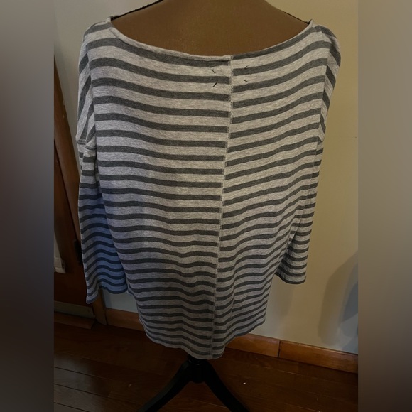 LOU GREY LADIES STRIPED (Gray) bell sleeves very comfortable top,  Size XL - Picture 2 of 3